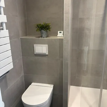 Studio En Rez De Jardin Dans Residence Avec Piscine * Juan-les-Pins