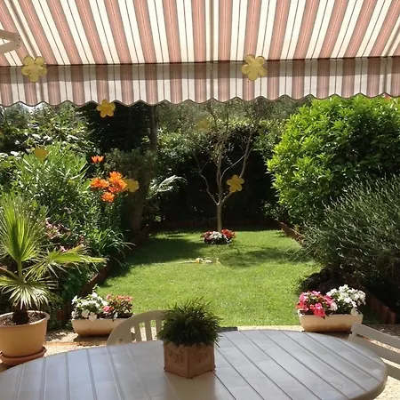 Studio En Rez De Jardin Dans Residence Avec Piscine Apartment