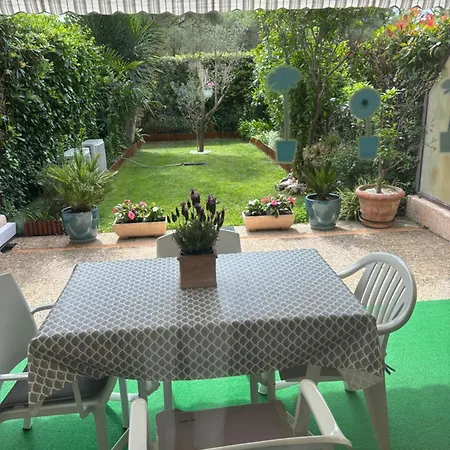 Studio En Rez De Jardin Dans Residence Avec Piscine Apartment